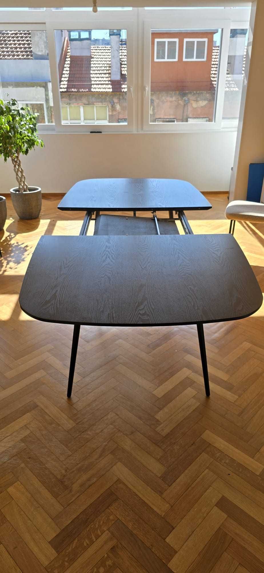 Mesa de jantar Area em madeira com pés de metal