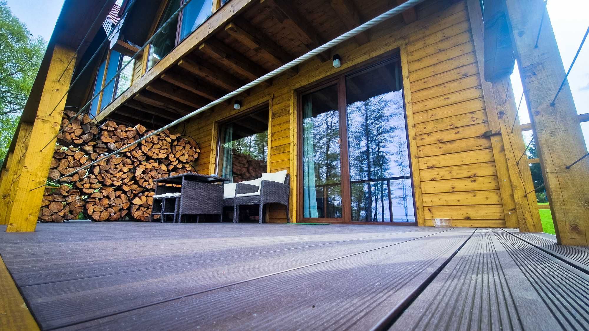 Domek nad jeziorem z linią brzegową Mazury OKAZAJ