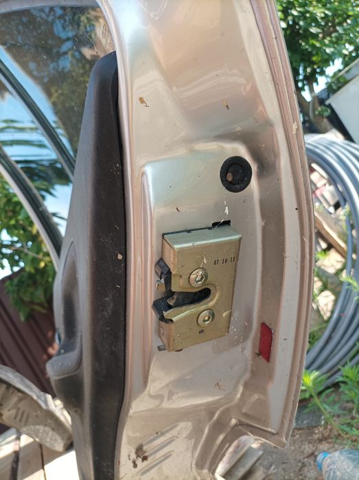 Задня права двер на Чері Амулет