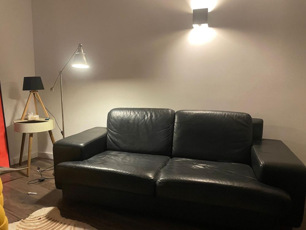 Vendo sofa em pele preto