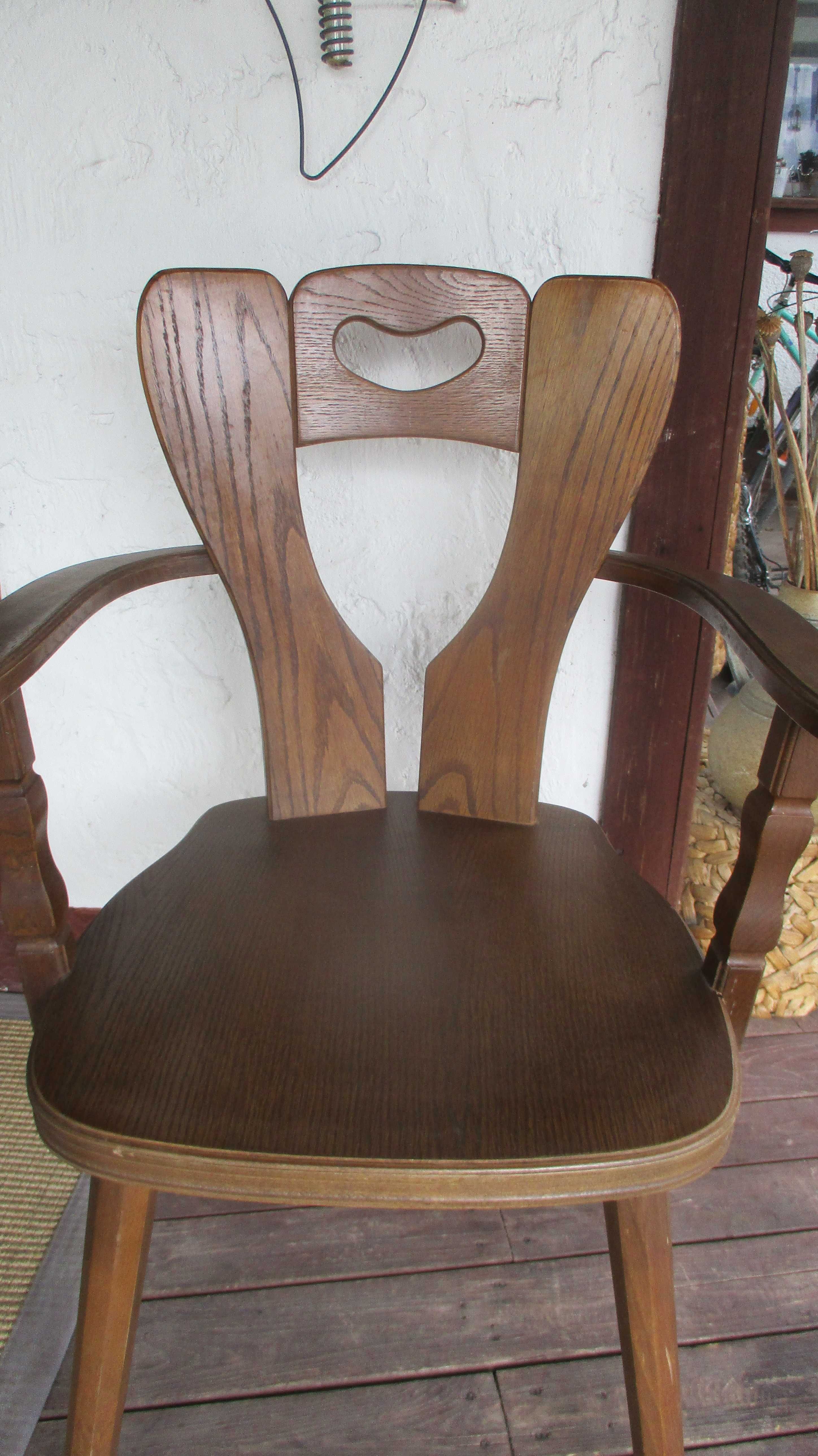 krzesło- fotel-krzesło