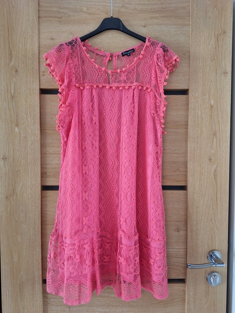 Różowa koronkowa sukienka z krótkim rękawkiem r. M
