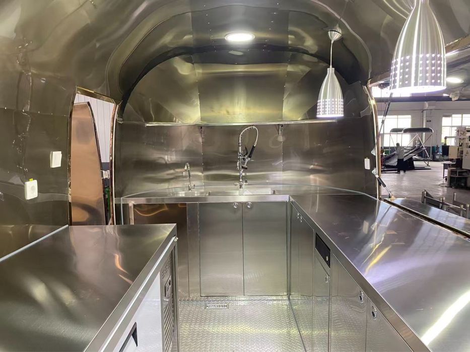 Przyczepa gastronomiczna FoodWagon w stylu Airstream 4m