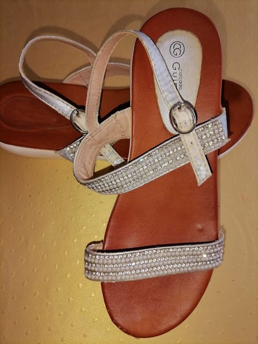 Sandálias pérolas 35 - Disponiveis