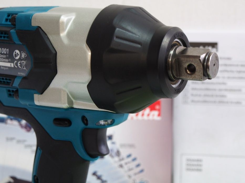 Zestaw MAKITA DTW 1001 klucz udarowy 3/4'' moc 1700Nm bateria 18v 6ah