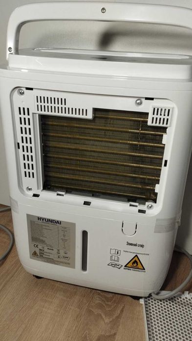 Осушувач повітря HYUNDAI з Wi-Fi керуванням HDH12UAWF