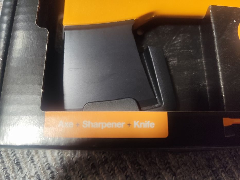 Zastaw Fiskars siekiera ostrzałka nóż kempingowy z kabura etui nowy