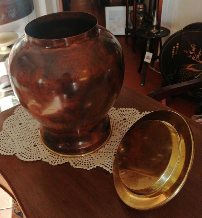 Antigo pote em cobre e latão c/tampa