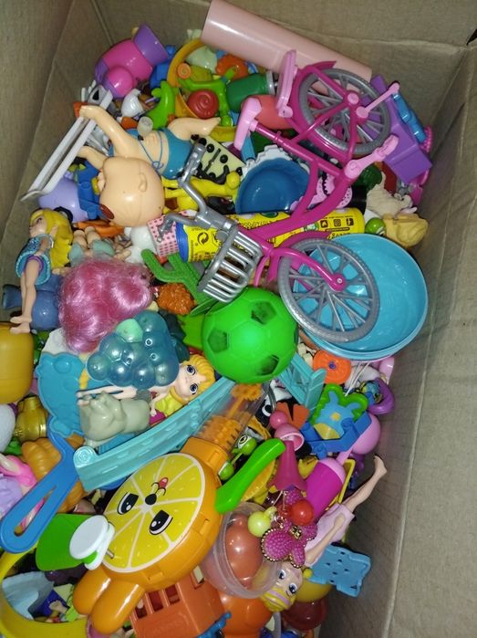 Віддам різні фігурки