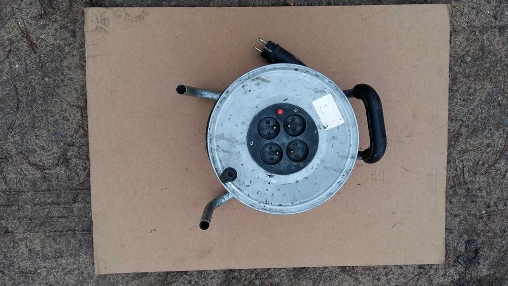 Niemiecki przedłużacz bebnowy ,na rolce 45m