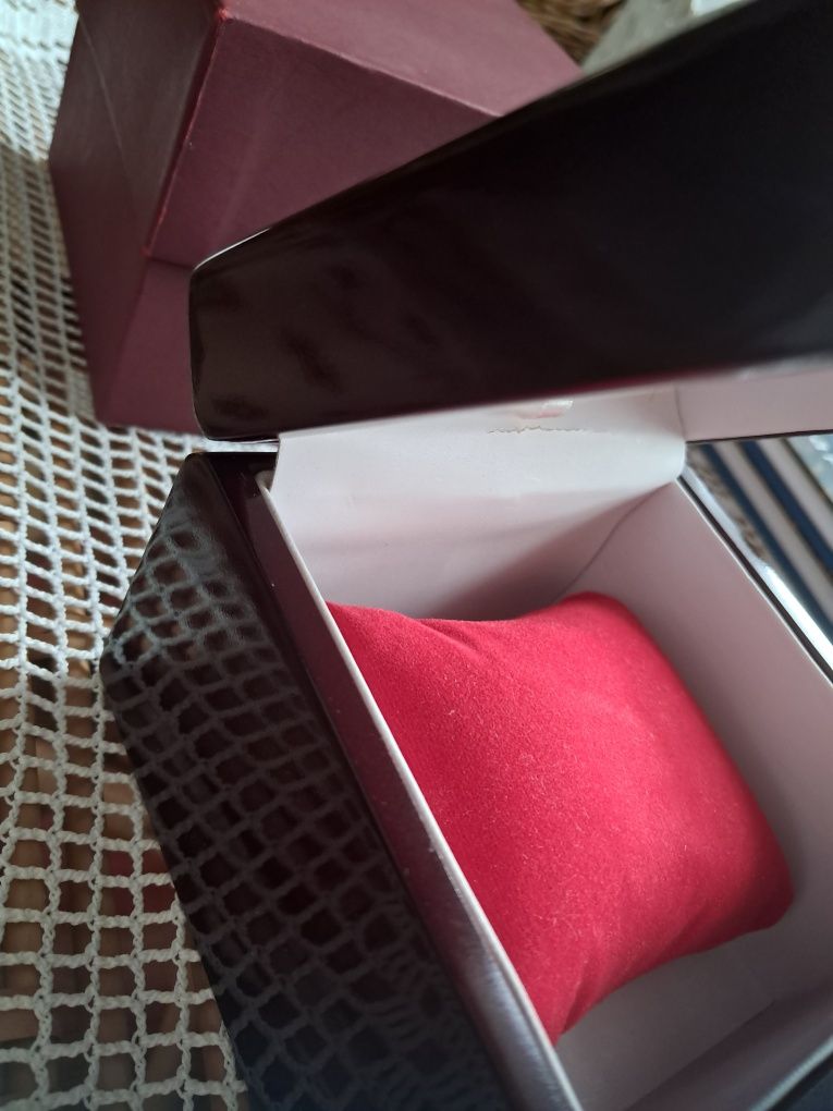 Etui, pudełko z laki na zegarek