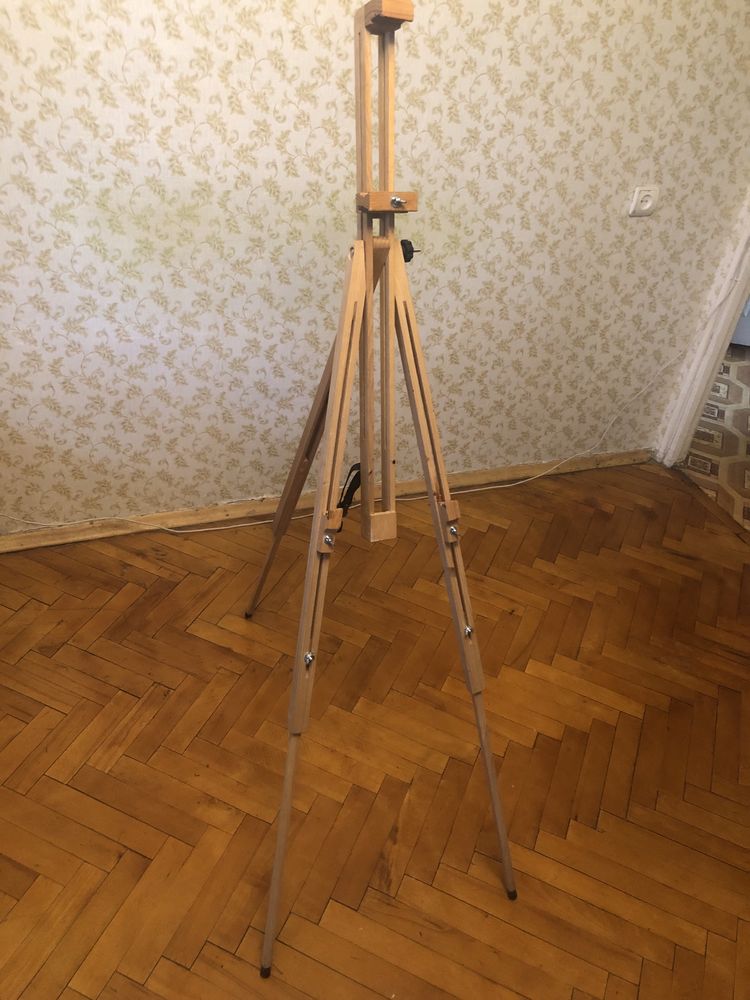2 мольберти для малювання б/у в гарному стані