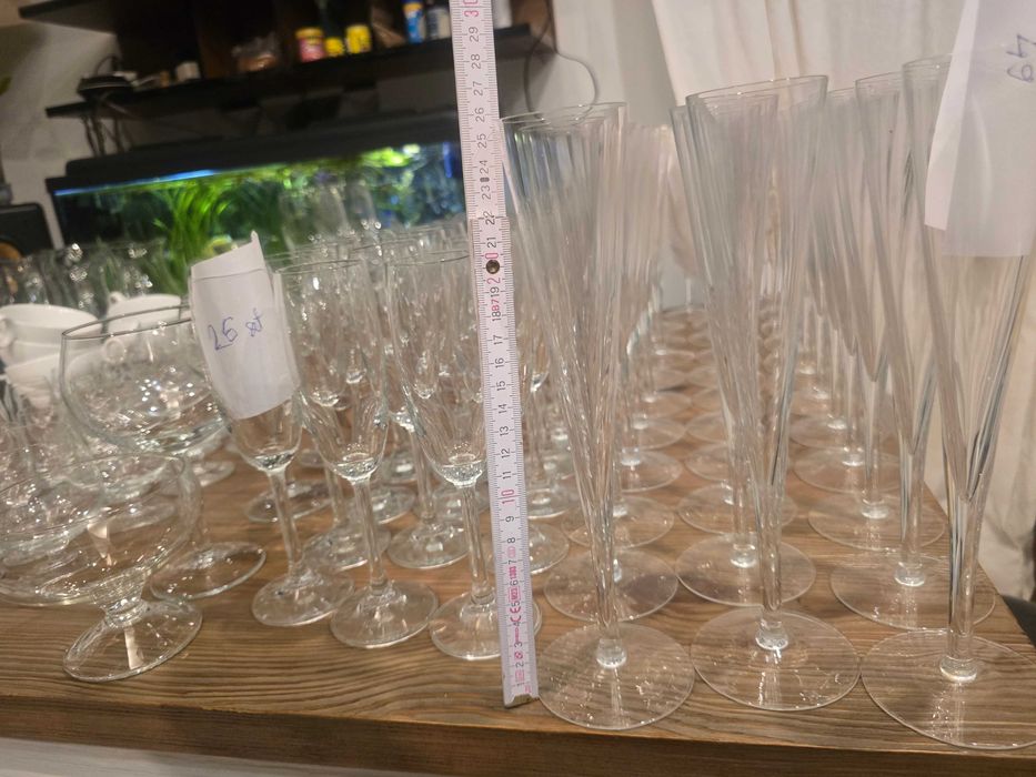 Kieliszki do szampana, wina i wódki