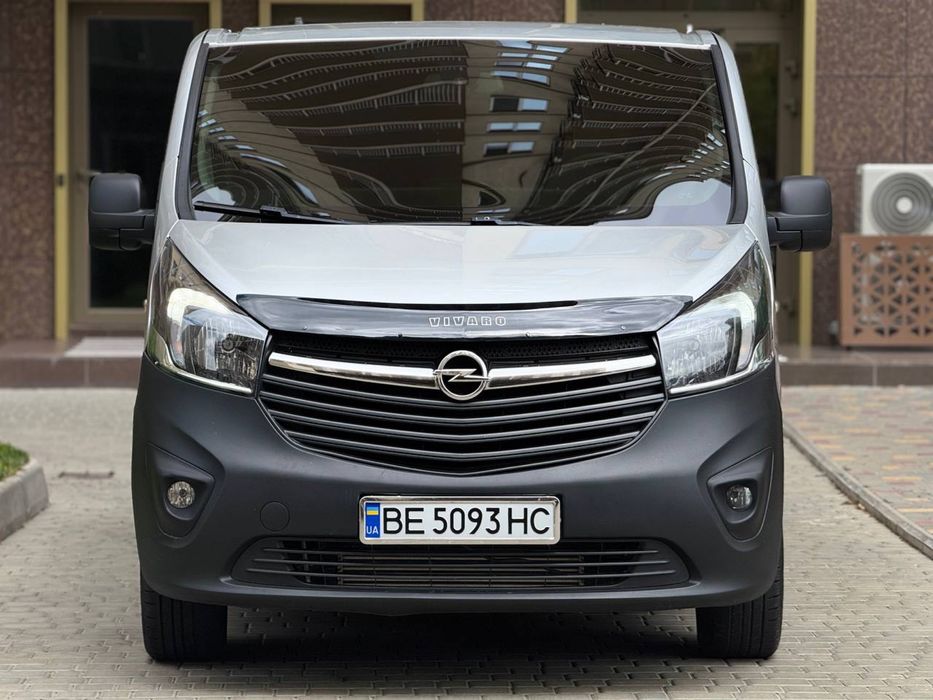 Продам Opel Vivaro Груз-пас 2015 року.