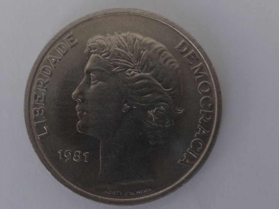 Moedas 25$00 Várias