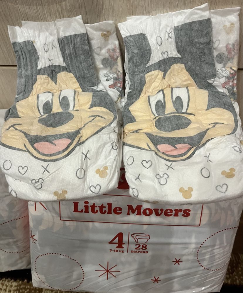 Памперси з Італії Huggies little Movers 4