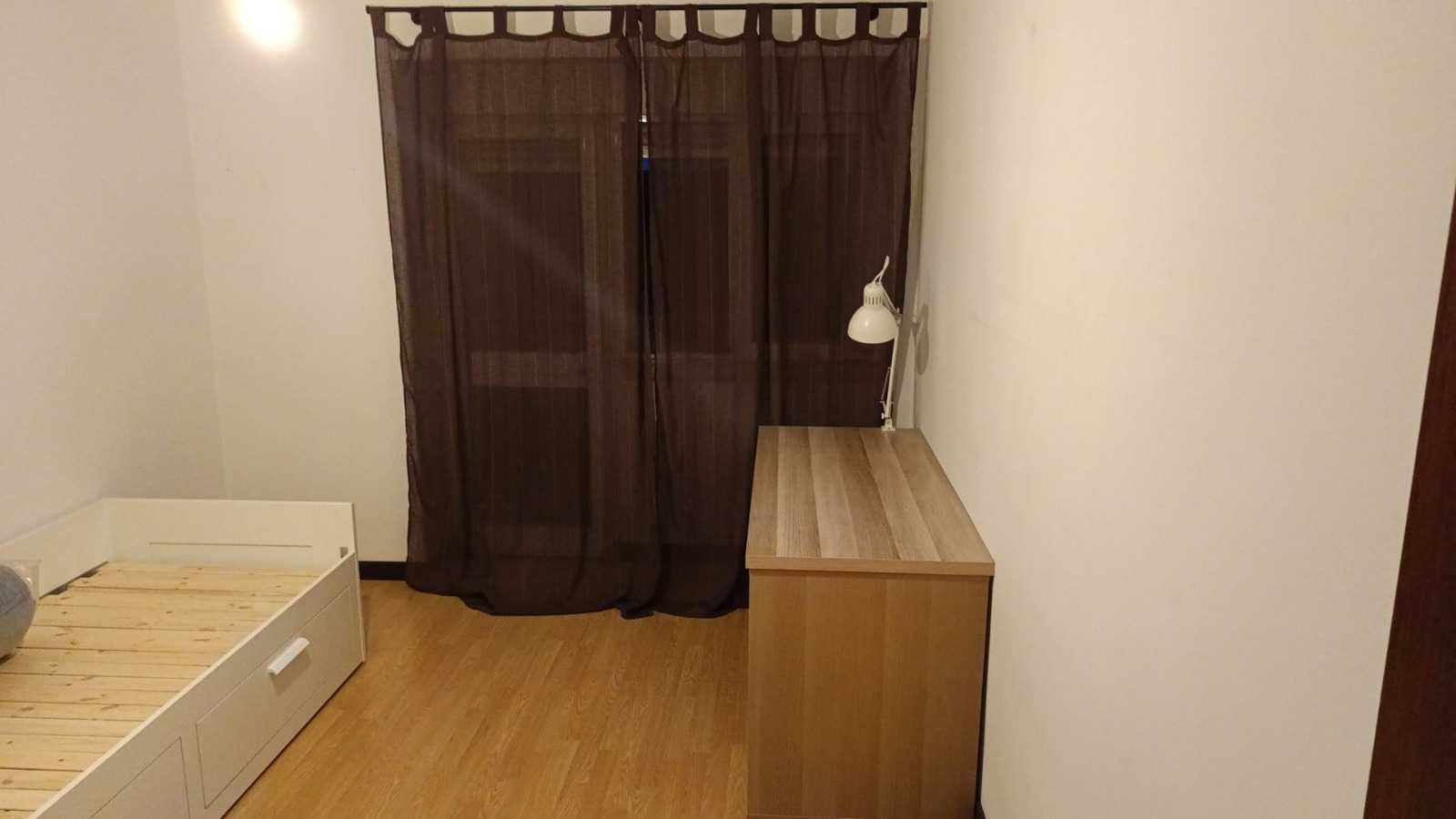 Quarto para arrendar em Almada