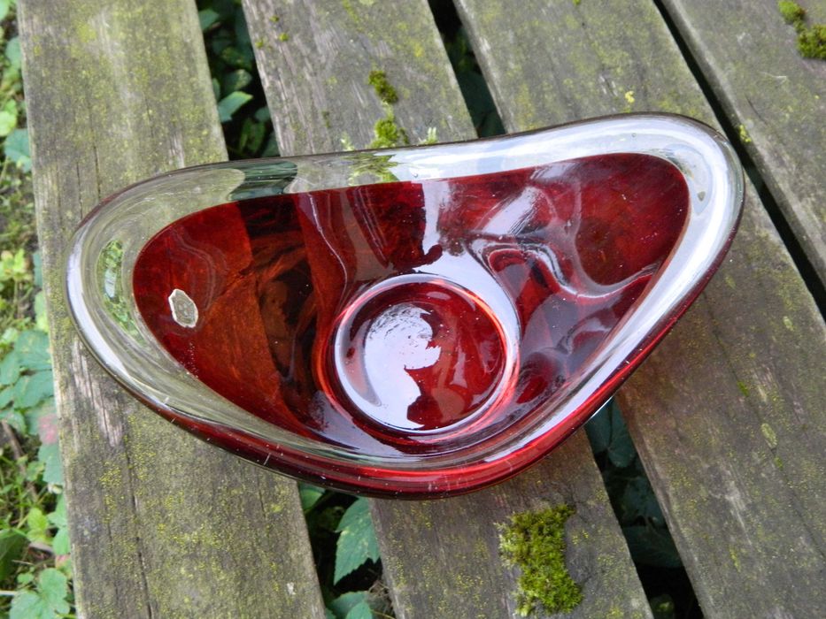 SWEDISH GLASS 1960 * miska asymetryczne rubinowe szkoło dekoracyjne