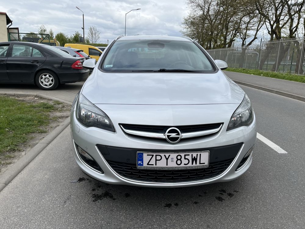 Opel astra 1.6 diesel sporttourer lift, wazne oplaty, ladna bez rdzy