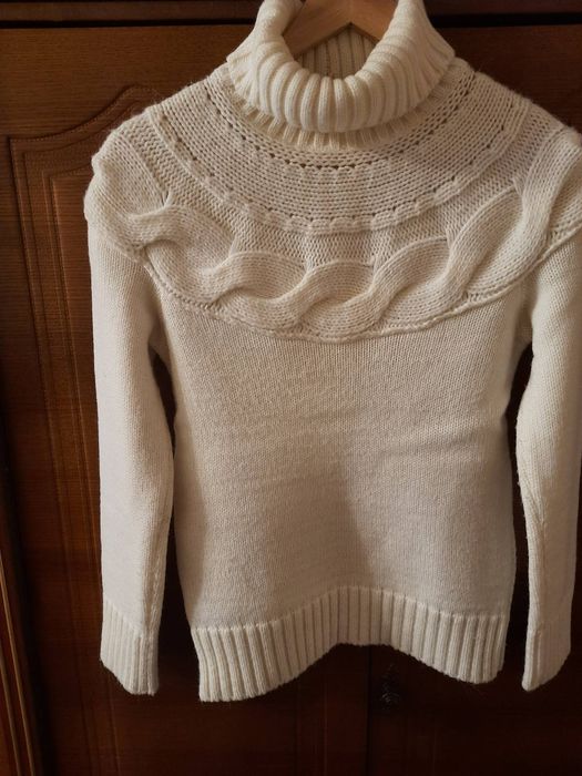 Свитер женский с горлом