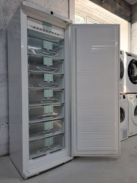 Морозильна камера Liebherr Cepf 32 NoFrost A+++