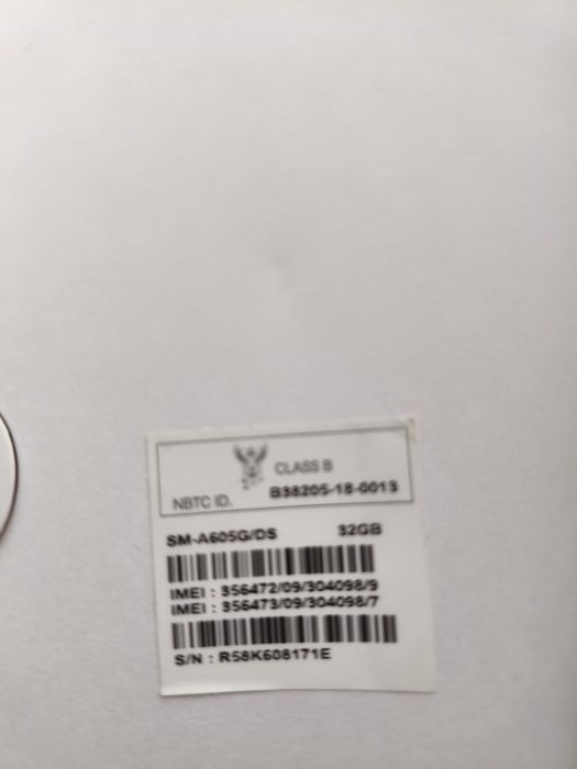 Смартфон Samsung Galaxy A6+ в прекрасном состоянии.