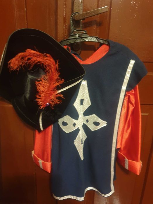 новорічний костюм Мушкетер з музичним мечем на 135см=330грн