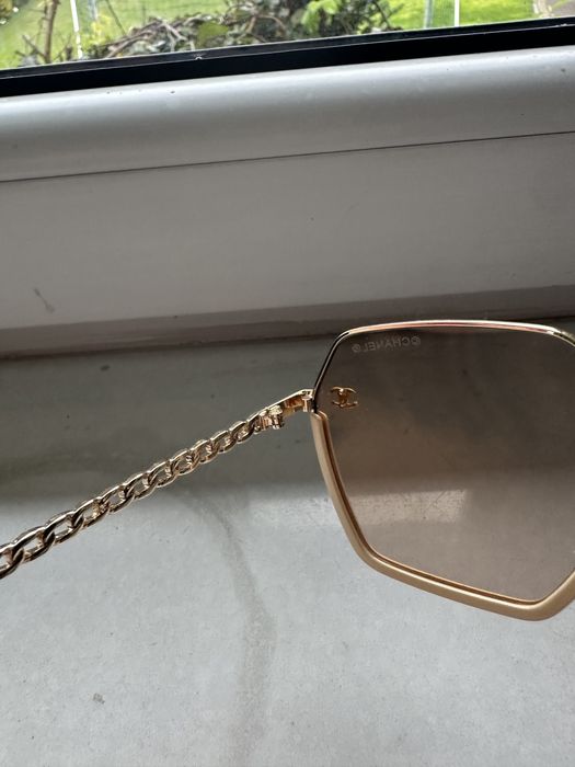 Stylowe okulary przeciwsłoneczne Chanel