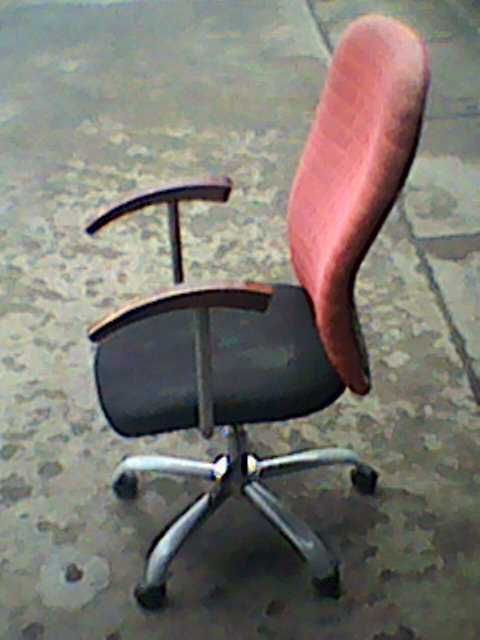 Продам стілець поворотний.