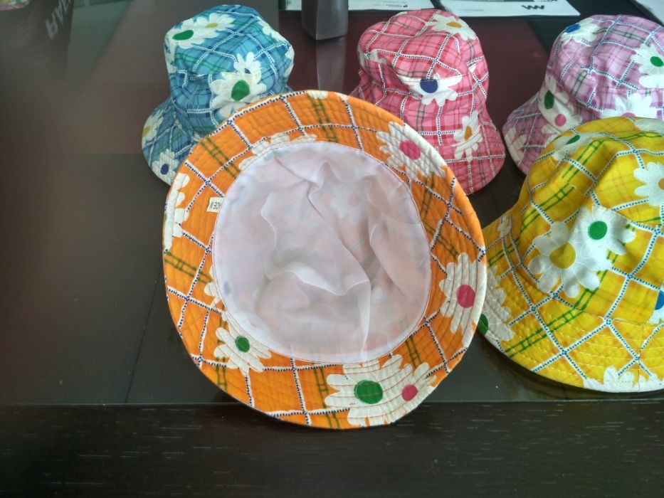 Chapéus de criança novos