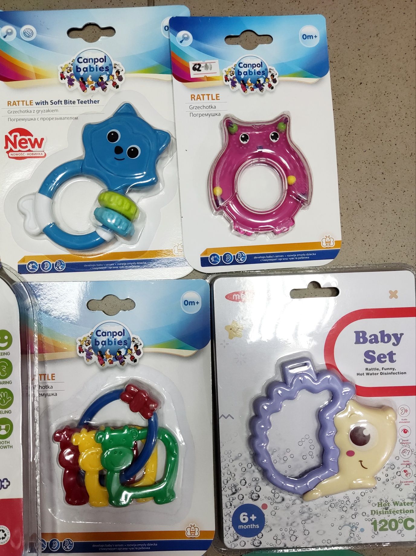Іграшки м'які підвіски та брязкальця для малюків