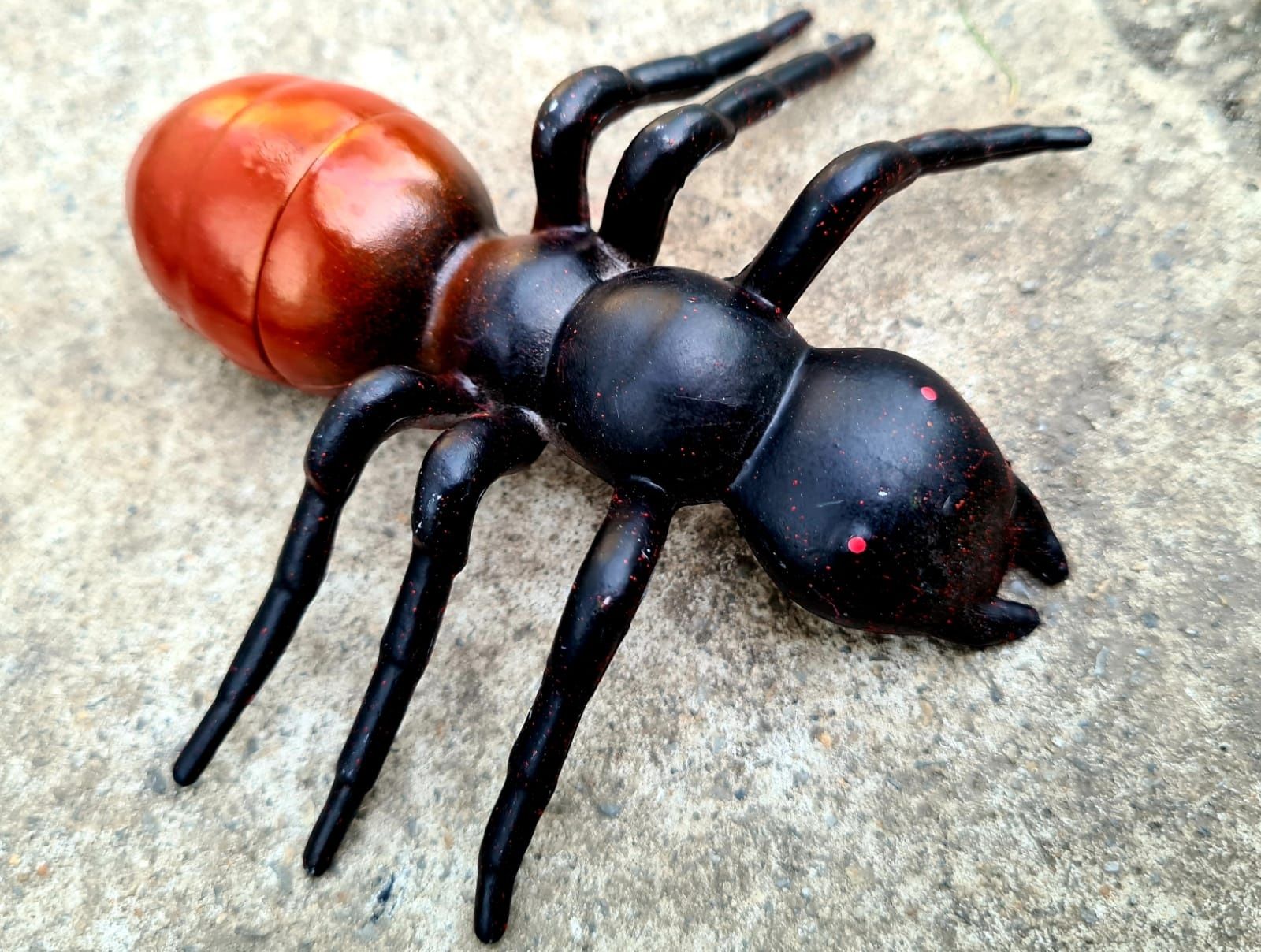Nowa zabawka mrówka gigant realistyczna - zabawki