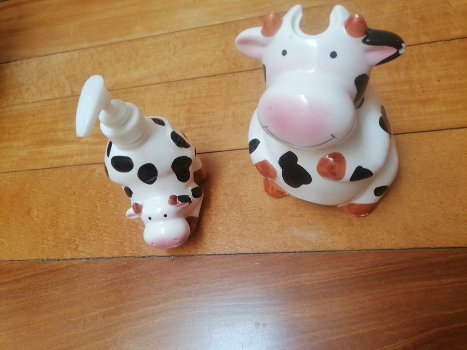 Conjunto WC (saboneteira + suporte para vassoura) em louça