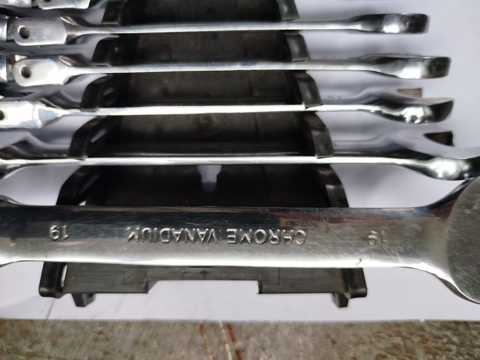 Набір рожкових ключів з тріскачкою