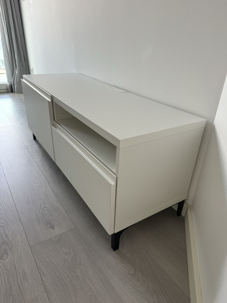 Móvel de TV IKEA branco BESTA