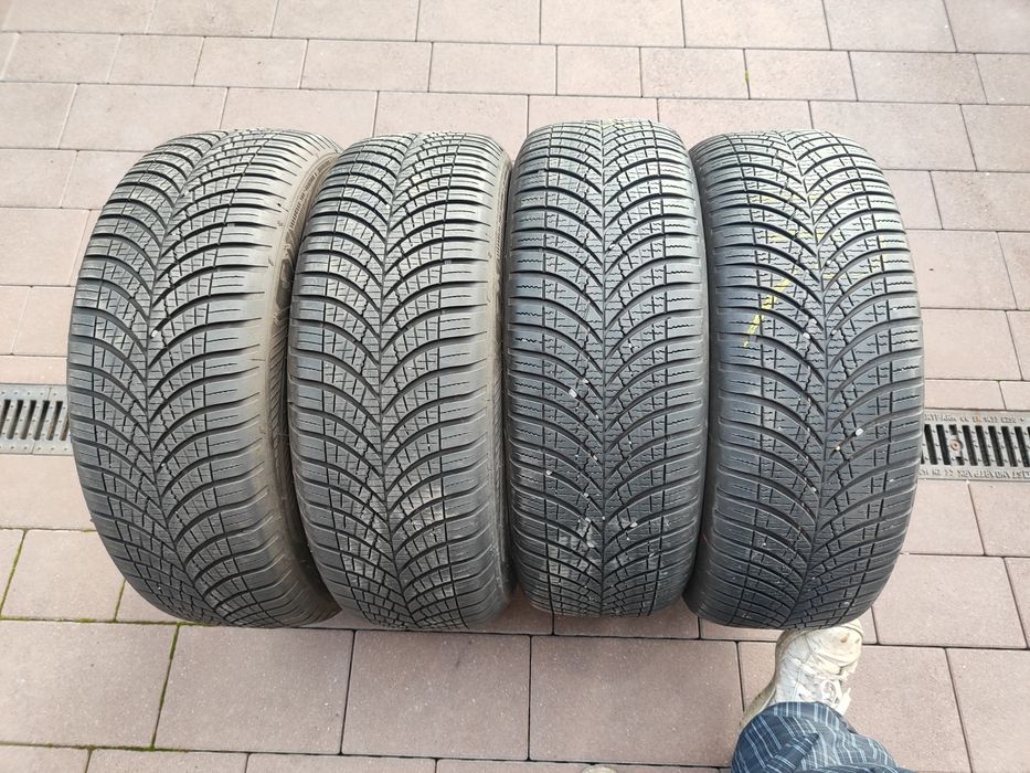 215/60/17 Good Year 2022