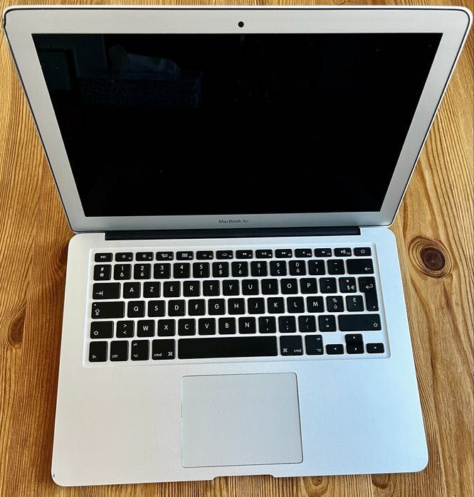 Laptop MacBook Air 7,2 A1466 13" - Intel Core i7 2,2 8GB, 128GB