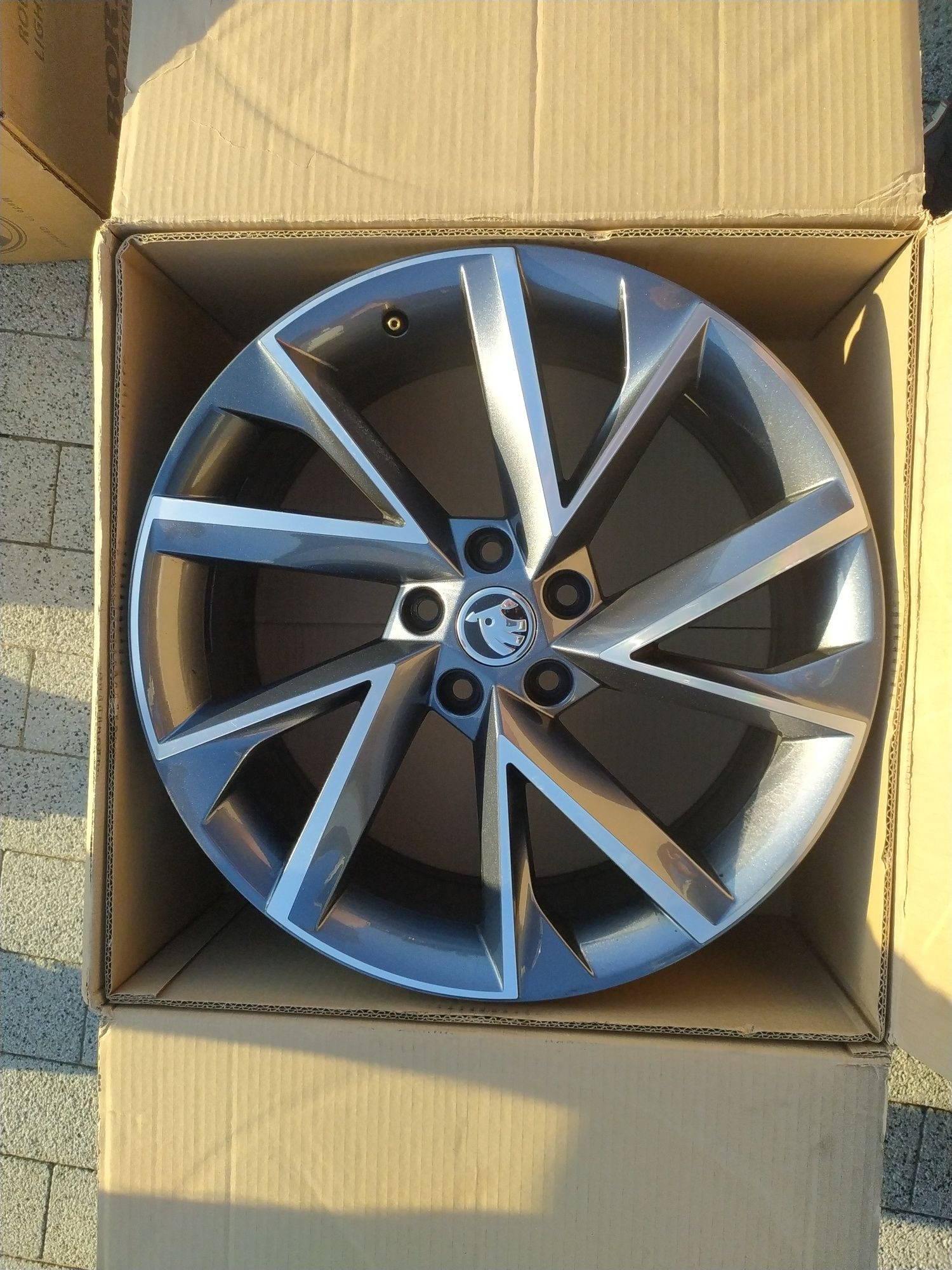 Oryginale felgi Skoda Vega 19 cali Superb Octavia