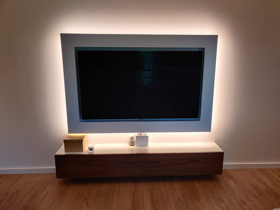 Moldura TV 65 polegadas com iluminação