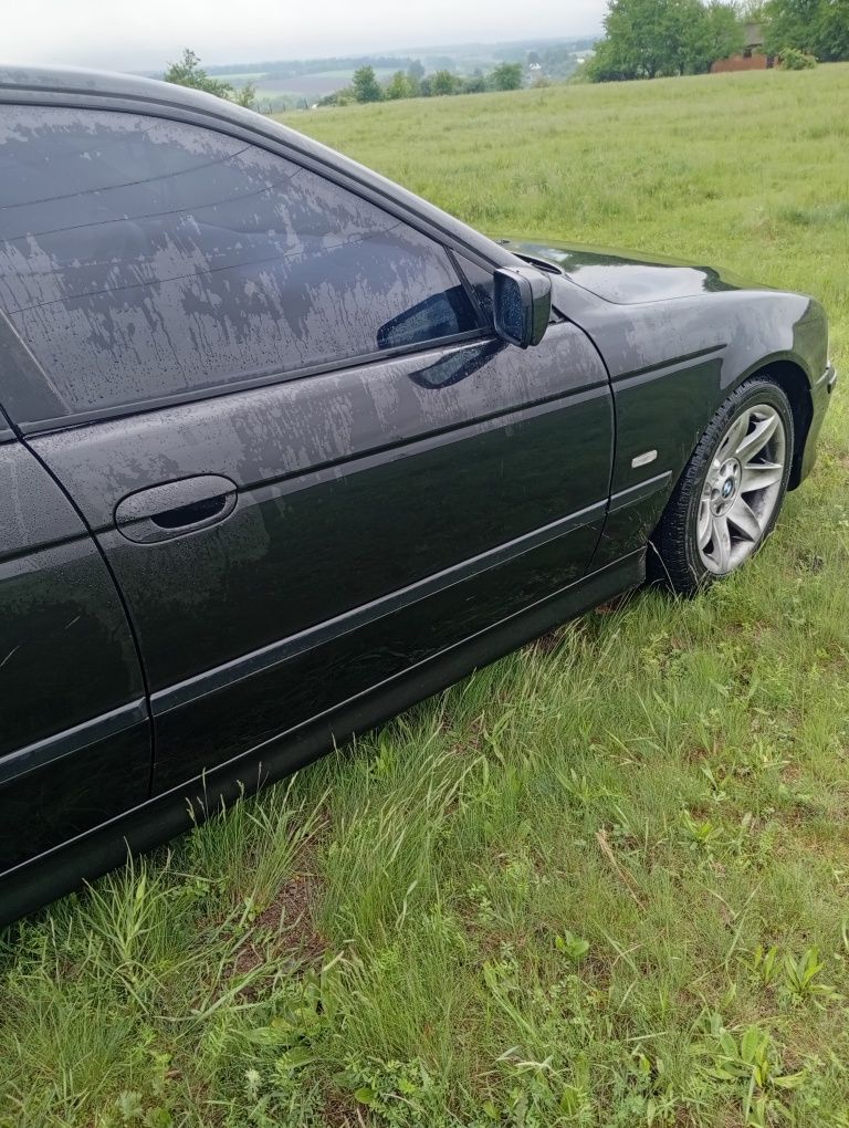 Продам BMW е39 528і бензин