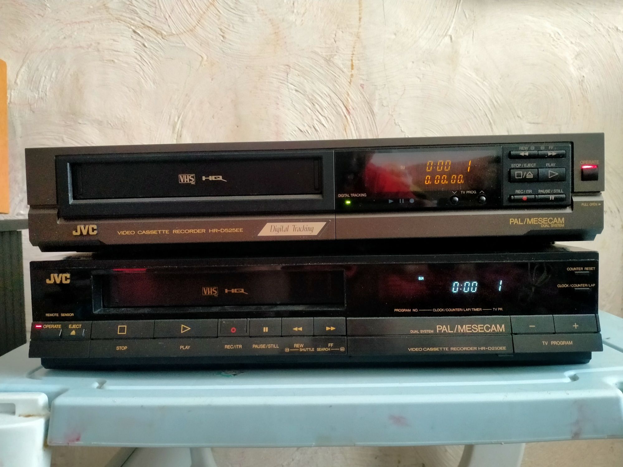 продам видеомагнитофоны JVC