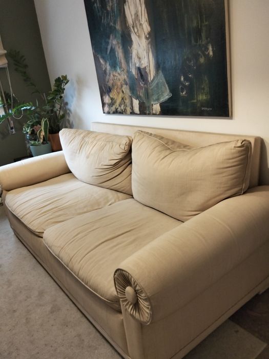 Sofá bege de 3 lugares