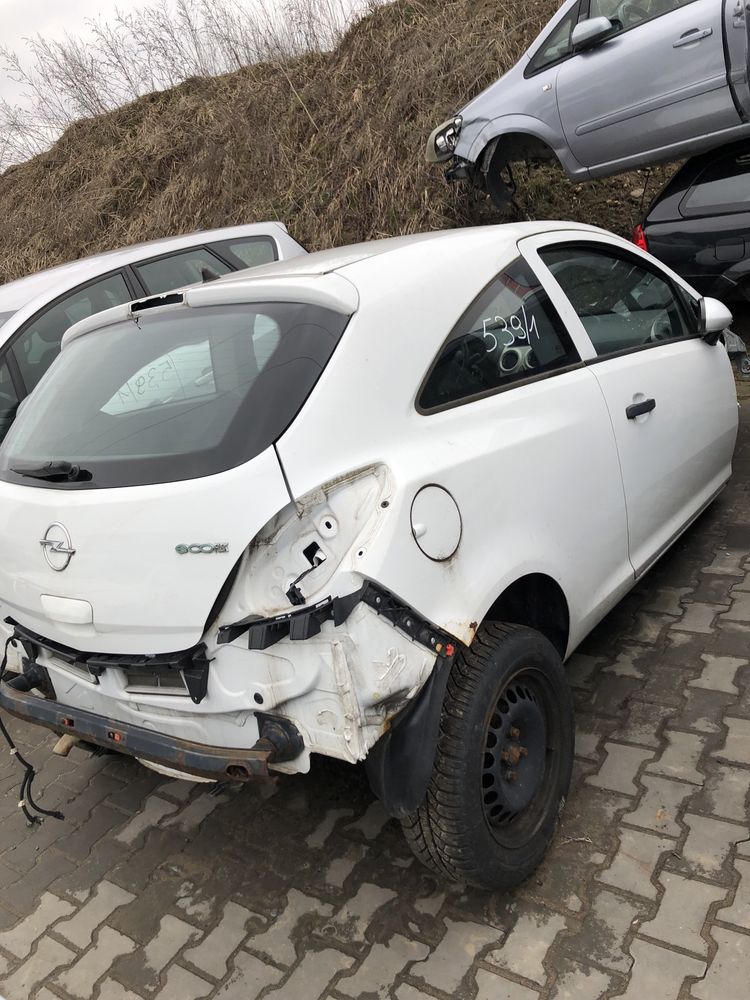 Opel Corsa D 3D Drzwi prawy przód przednie Z474