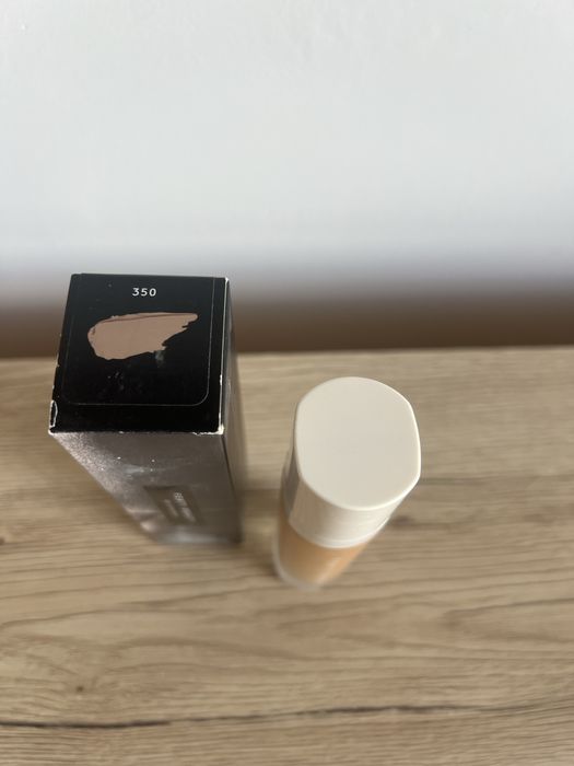 Fenty beauty podklady, kredki i korektory. Szminki z Too Faced