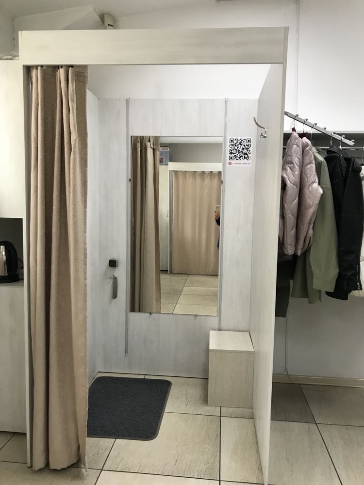 примірочна для магазину одягу меблі стійка