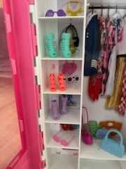 Sprzedam szafę Barbie z ubraniami i lalką