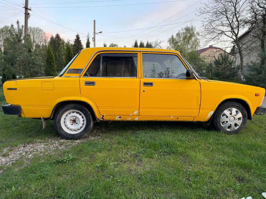 Автомобіль ВАЗ 2105