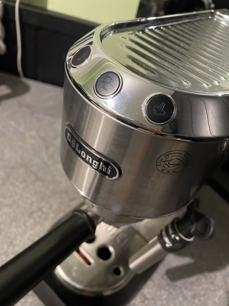 Ekspres DELONGHI Dedica Style EC685.W