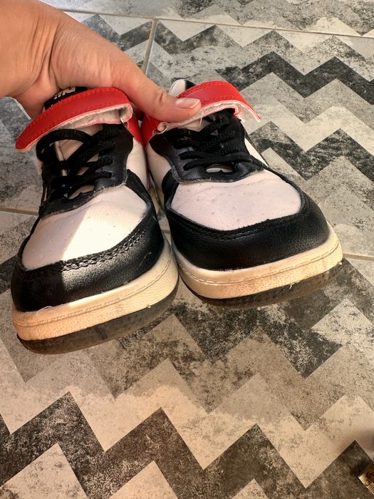 Продам кросівки унісекс