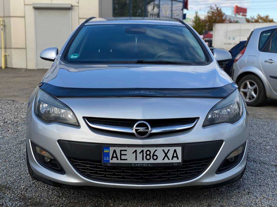Продам Opel Astra 2015 1.6 Дизель , обслужена.